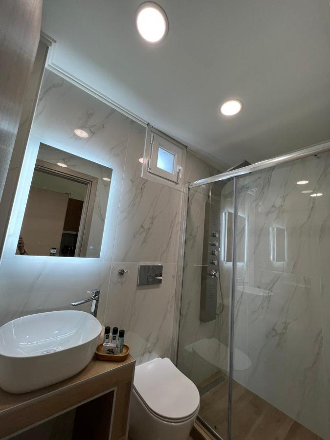 Wide Blue Luxury Boutique Suites Neos Marmaras Exteriör bild