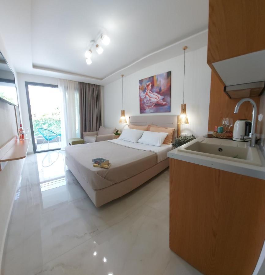Wide Blue Luxury Boutique Suites Neos Marmaras Exteriör bild