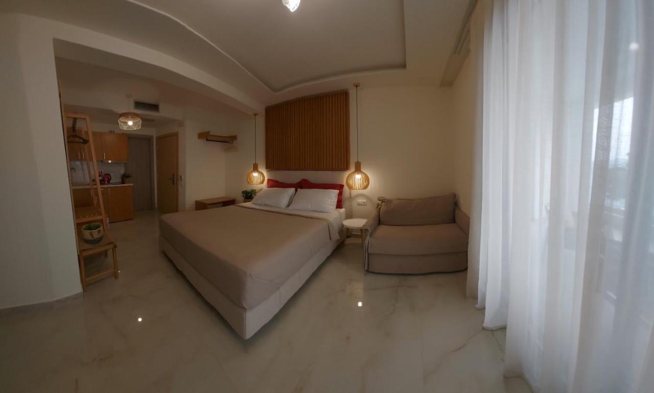Wide Blue Luxury Boutique Suites Neos Marmaras Exteriör bild