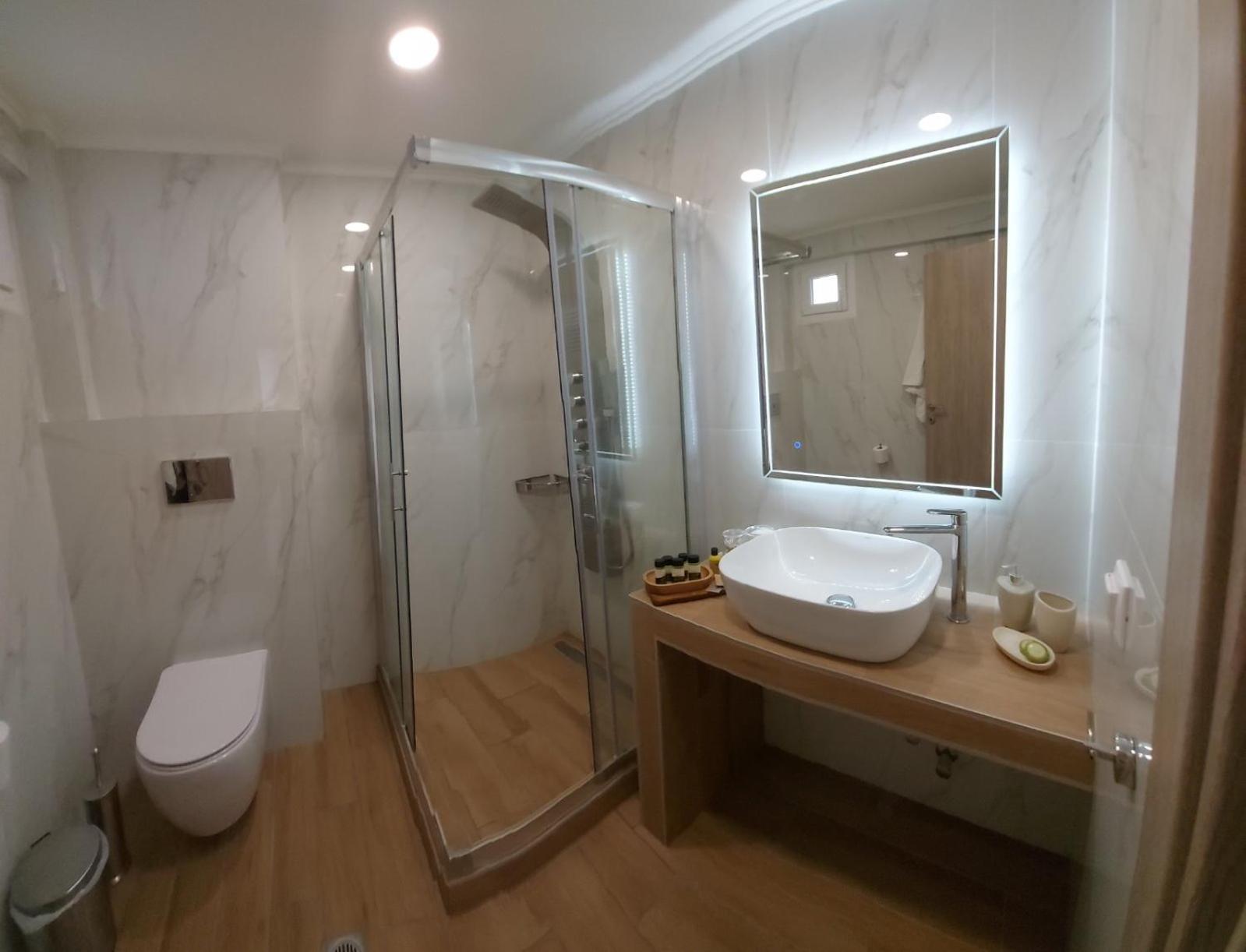 Wide Blue Luxury Boutique Suites Neos Marmaras Exteriör bild