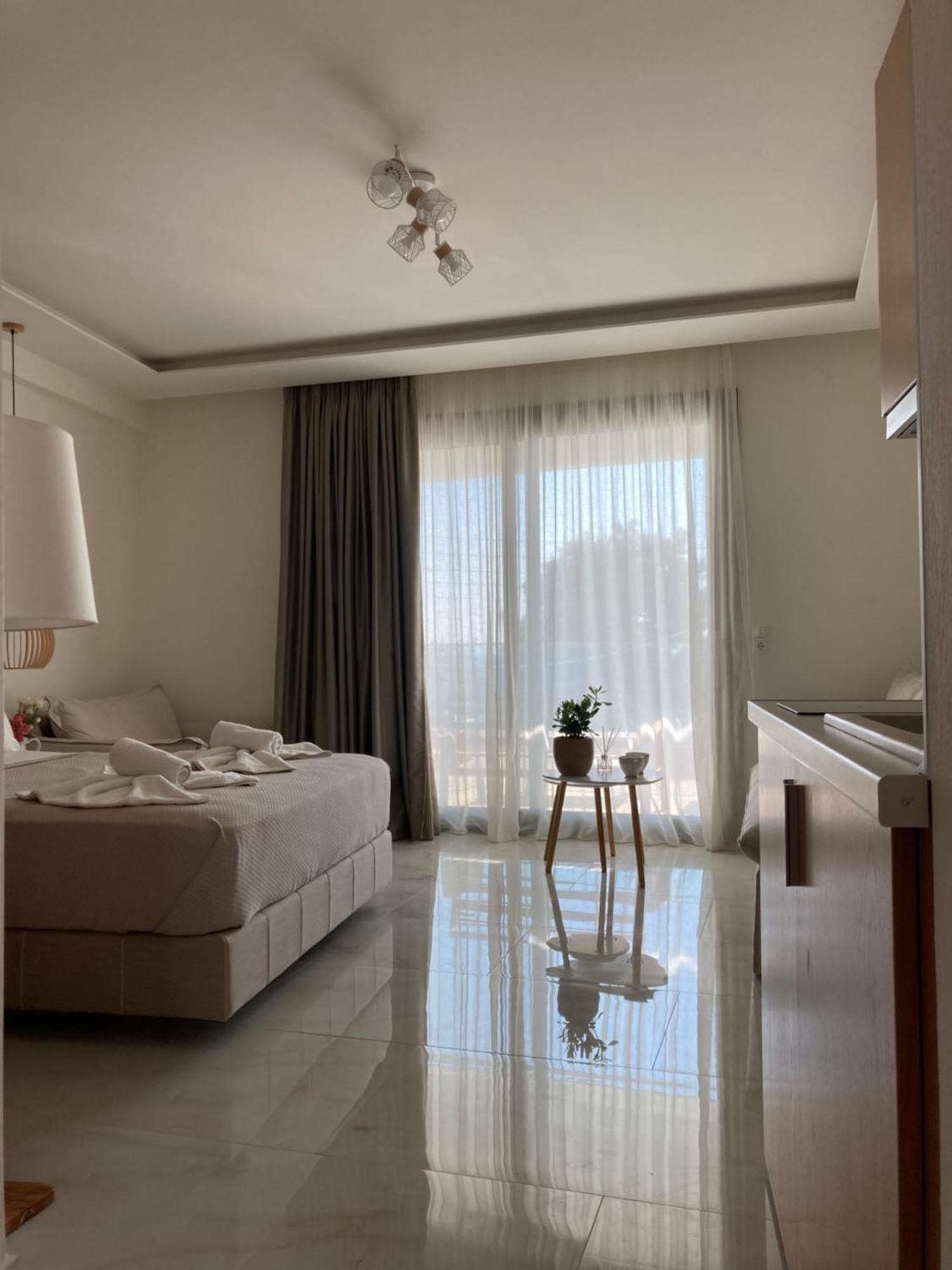 Wide Blue Luxury Boutique Suites Neos Marmaras Exteriör bild